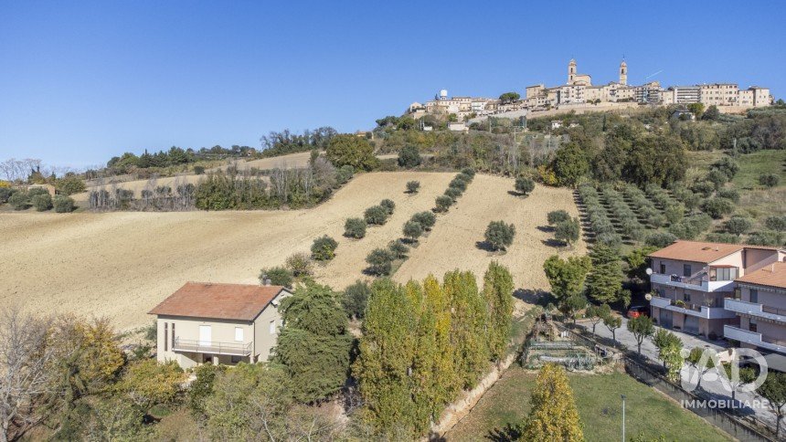 Casa indipendente 5 locali di 223 m² in Montecosaro (62010)