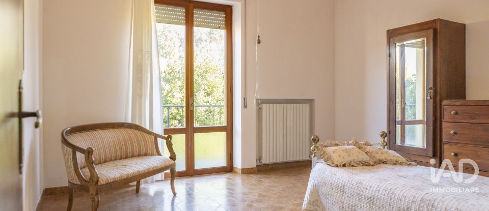 Casa indipendente 5 locali di 223 m² in Montecosaro (62010)