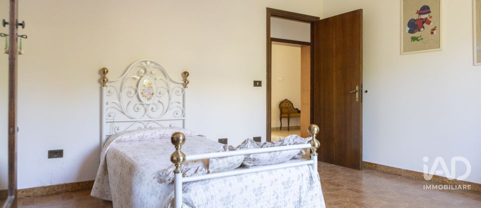 Casa indipendente 5 locali di 223 m² in Montecosaro (62010)