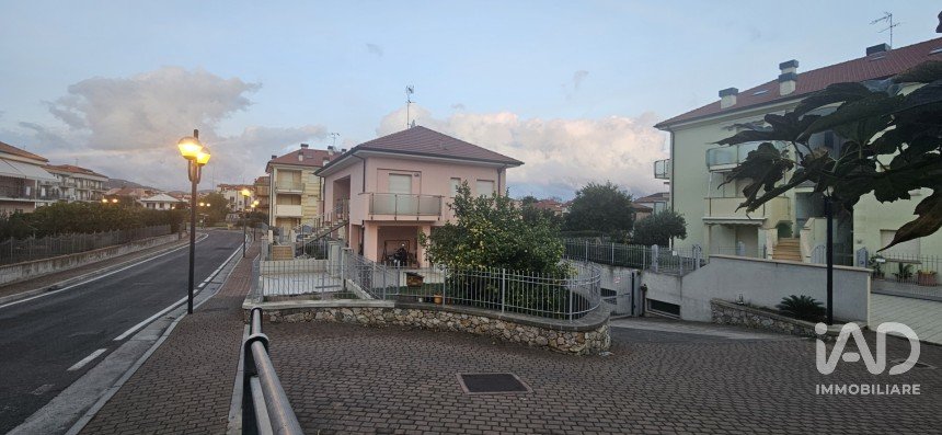 Parking of 27 m² in Borghetto Santo Spirito (17052)