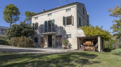 Casa indipendente / Villa 8 locali di 160 m² in Mogliano (62010)