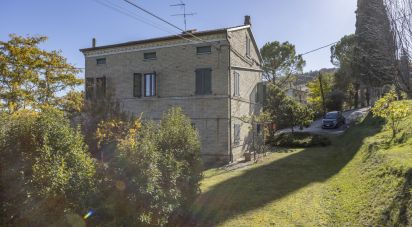 Casa indipendente / Villa 8 locali di 160 m² in Mogliano (62010)