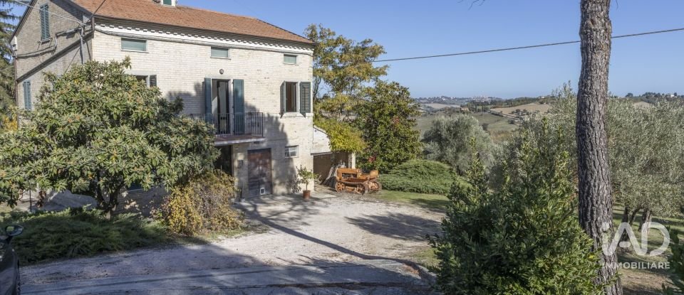 Casa indipendente / Villa 8 locali di 160 m² in Mogliano (62010)