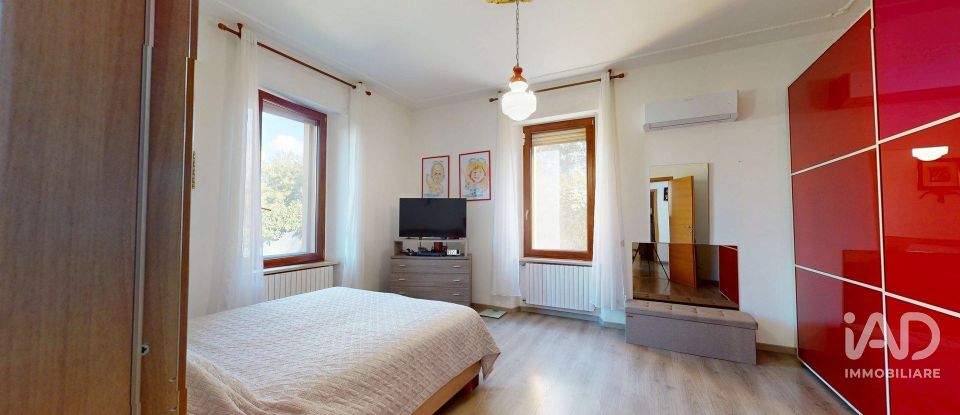 House 6 rooms of 220 m² in Foligno (06034)