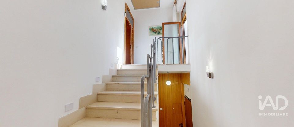 House 6 rooms of 220 m² in Foligno (06034)