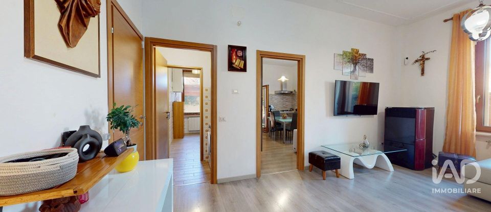 House 6 rooms of 220 m² in Foligno (06034)