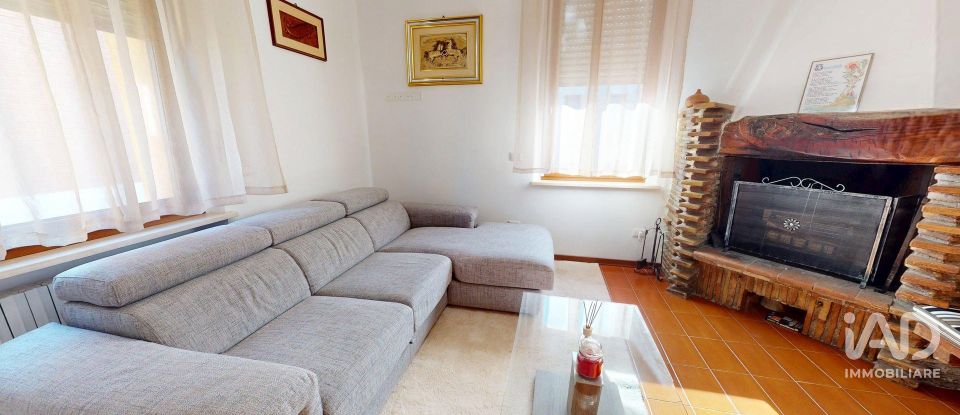 House 6 rooms of 220 m² in Foligno (06034)