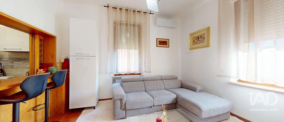 House 6 rooms of 220 m² in Foligno (06034)