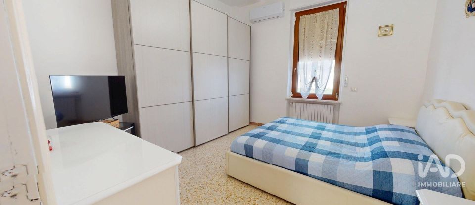 House 6 rooms of 220 m² in Foligno (06034)