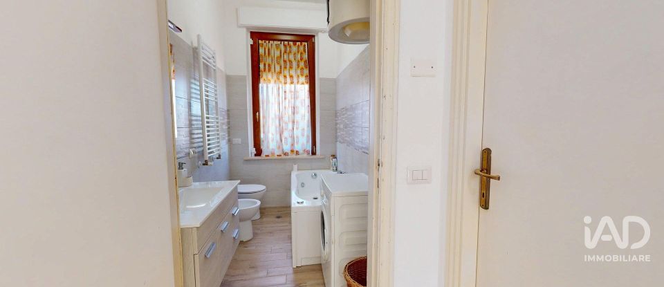 House 6 rooms of 220 m² in Foligno (06034)