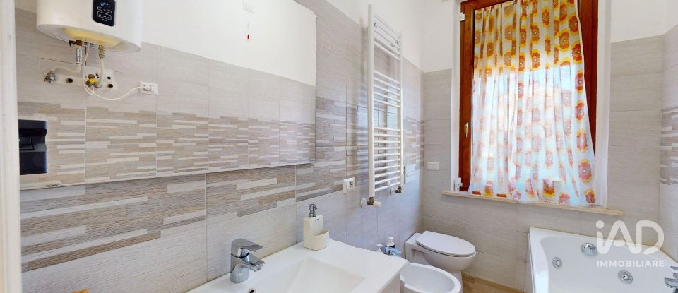 House 6 rooms of 220 m² in Foligno (06034)