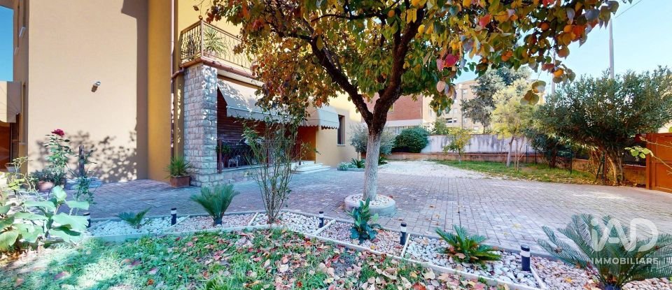 House 6 rooms of 220 m² in Foligno (06034)