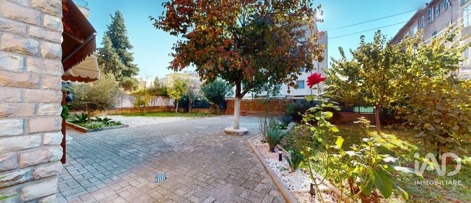 House 6 rooms of 220 m² in Foligno (06034)