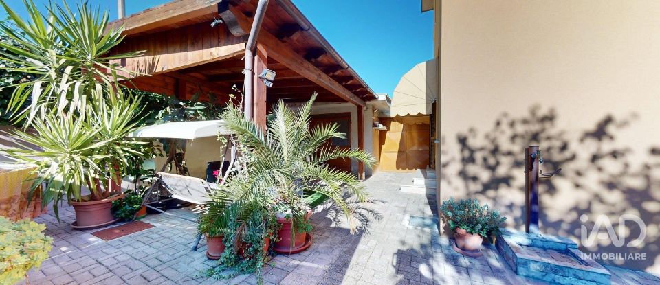 House 6 rooms of 220 m² in Foligno (06034)