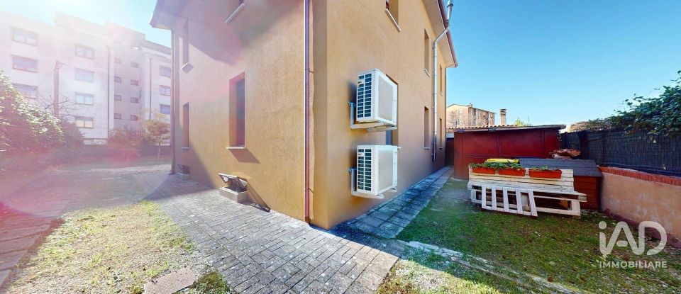 House 6 rooms of 220 m² in Foligno (06034)