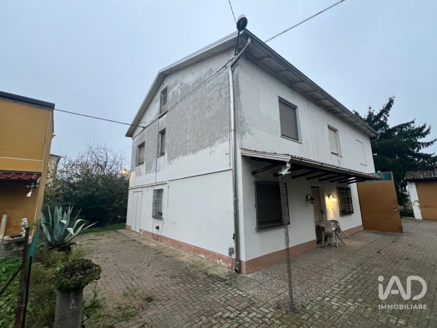 Townhouse 5 rooms of 153 m² in San Felice sul Panaro (41038)