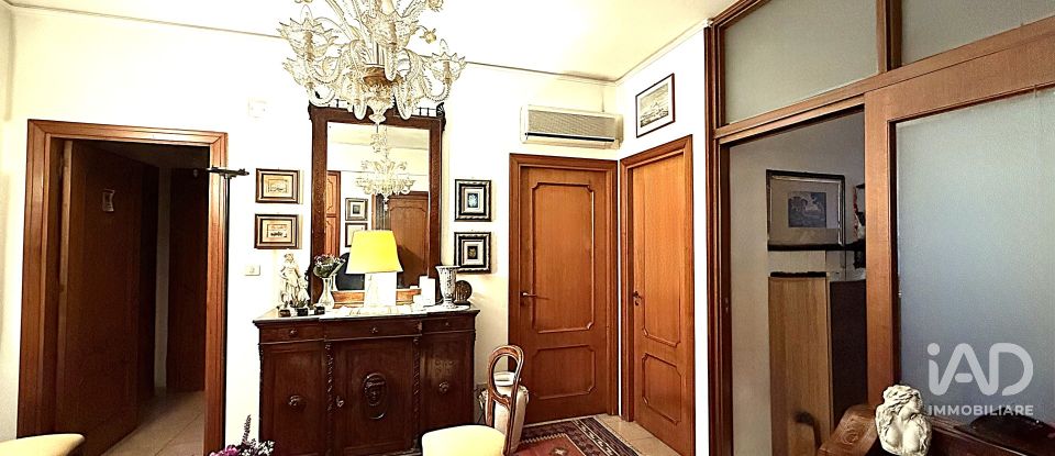 Three-room apartment of 81 m² in Palermo (90135)