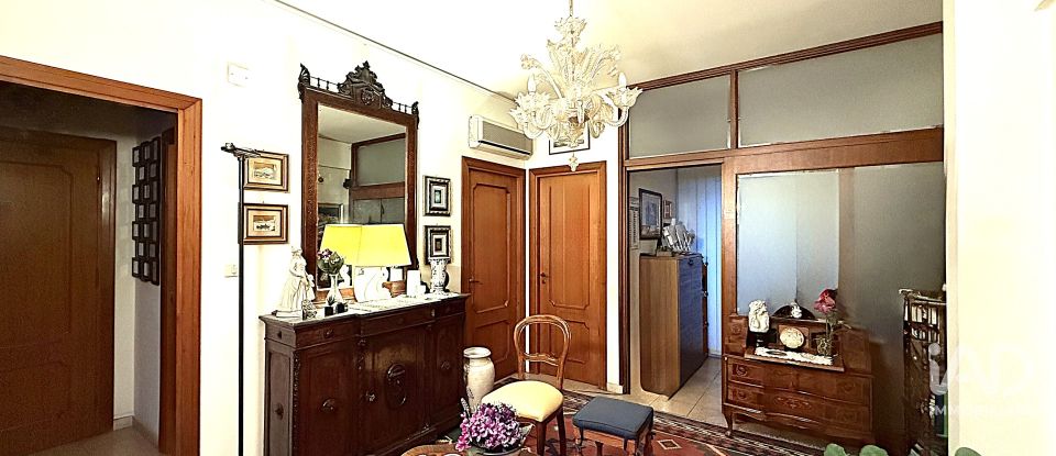 Three-room apartment of 81 m² in Palermo (90135)