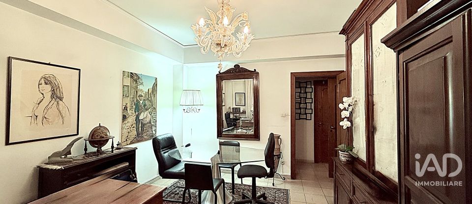 Three-room apartment of 81 m² in Palermo (90135)