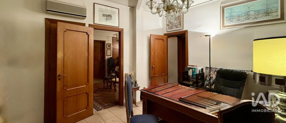 Three-room apartment of 81 m² in Palermo (90135)