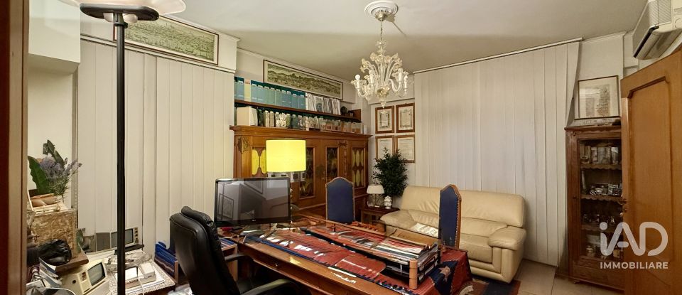 Three-room apartment of 81 m² in Palermo (90135)
