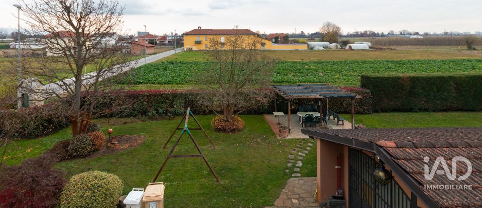 Casa indipendente 5 locali di 280 m² in Carignano (10041)