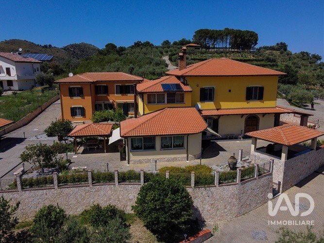 Casale 6 locali di 1.475 m² in Patti (98066)