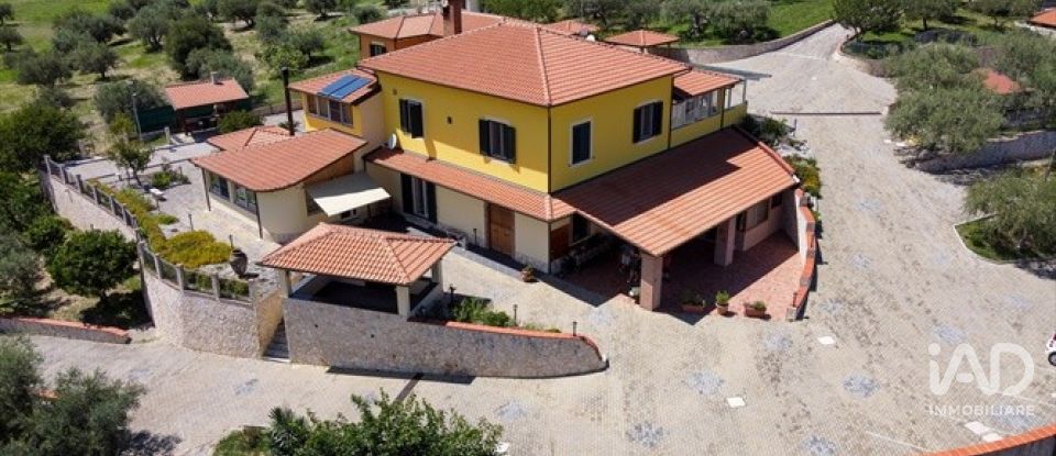 Casale 6 locali di 1.475 m² in Patti (98066)