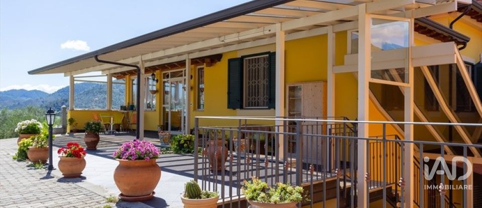 Casale 6 locali di 1.475 m² in Patti (98066)