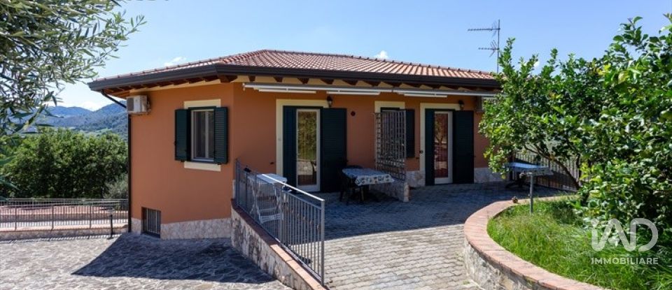Casale 6 locali di 1.475 m² in Patti (98066)