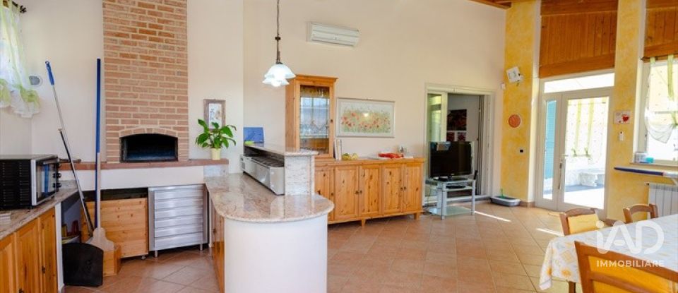 Casale 6 locali di 1.475 m² in Patti (98066)