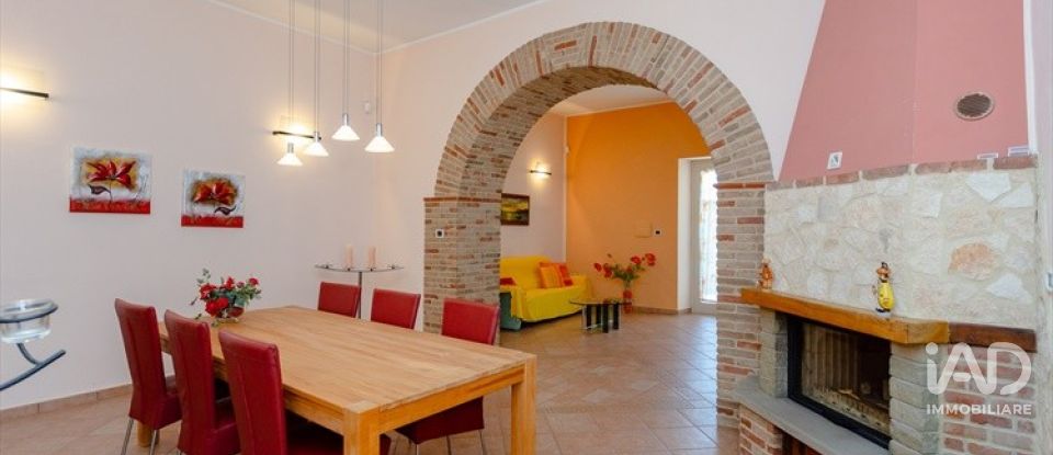 Casale 6 locali di 1.475 m² in Patti (98066)