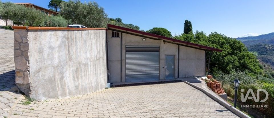 Casale 6 locali di 1.475 m² in Patti (98066)