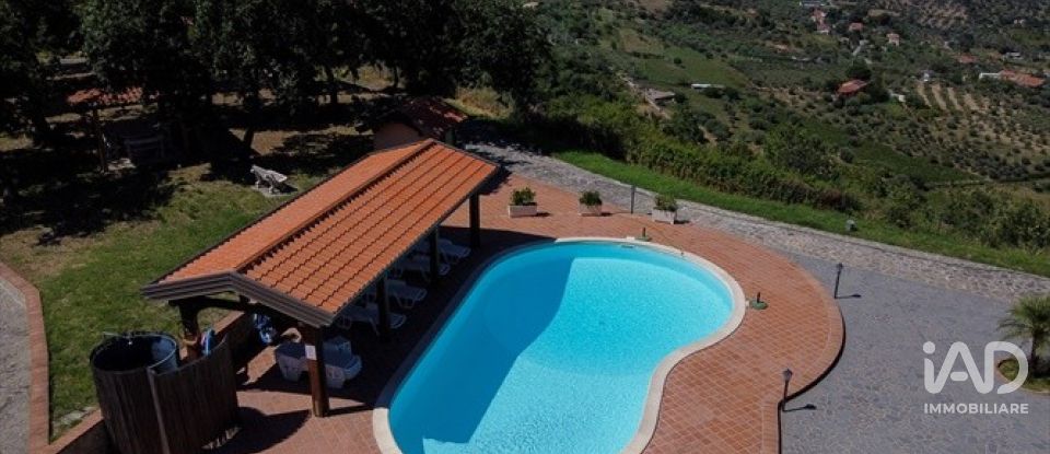 Casale 6 locali di 1.475 m² in Patti (98066)