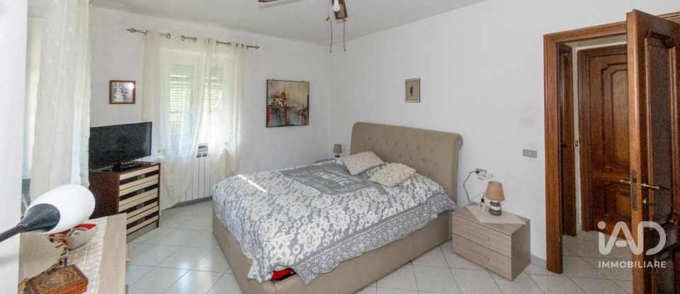 House 4 rooms of 143 m² in Chiavari (16043)