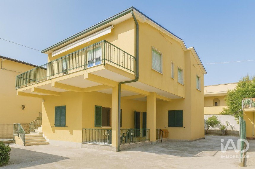 Rifugio 7 locali di 186 m² in Tortoreto (64018)