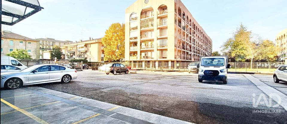 Negozio / locale commerciale di 145 m² in Verona (37136)