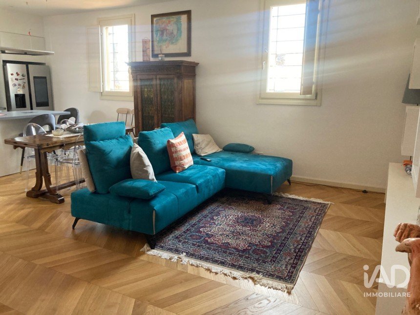 Three-room apartment of 115 m² in Pavia (27100)