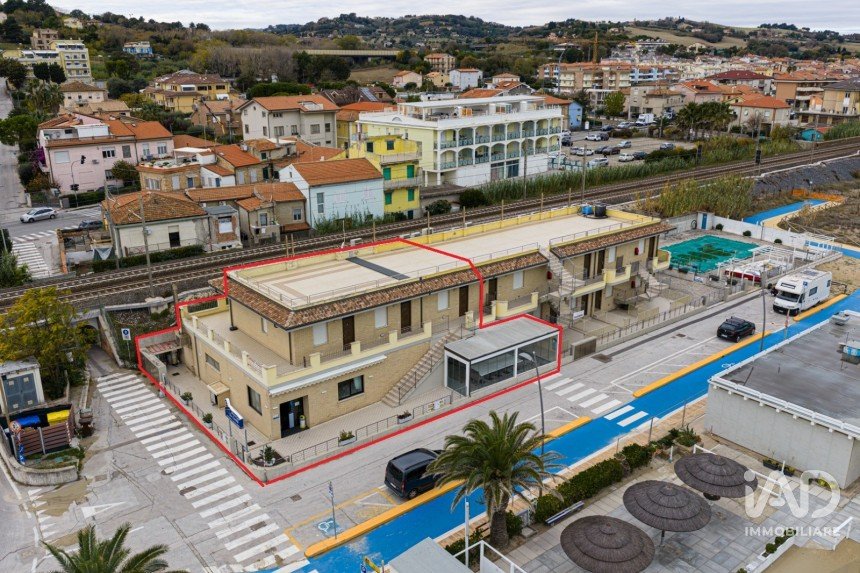 Varie superfici di 563 m² in Civitanova Marche (62012)