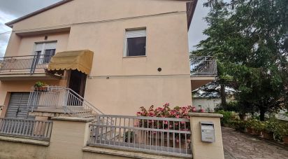 Appartamento 5 locali di 150 m² a Spello (06038)