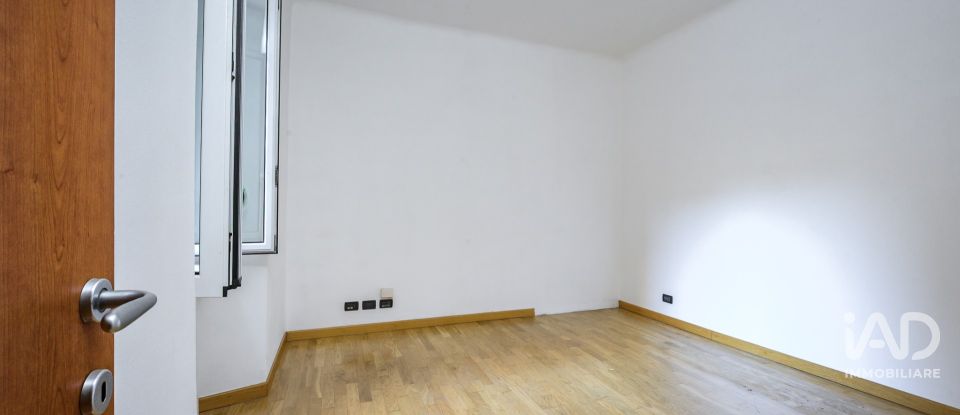 Apartment 6 rooms of 79 m² in Genova (16162)