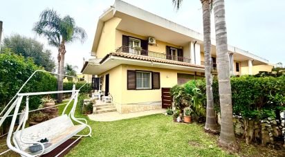 Casale 4 locali di 140 m² in Avola (96012)