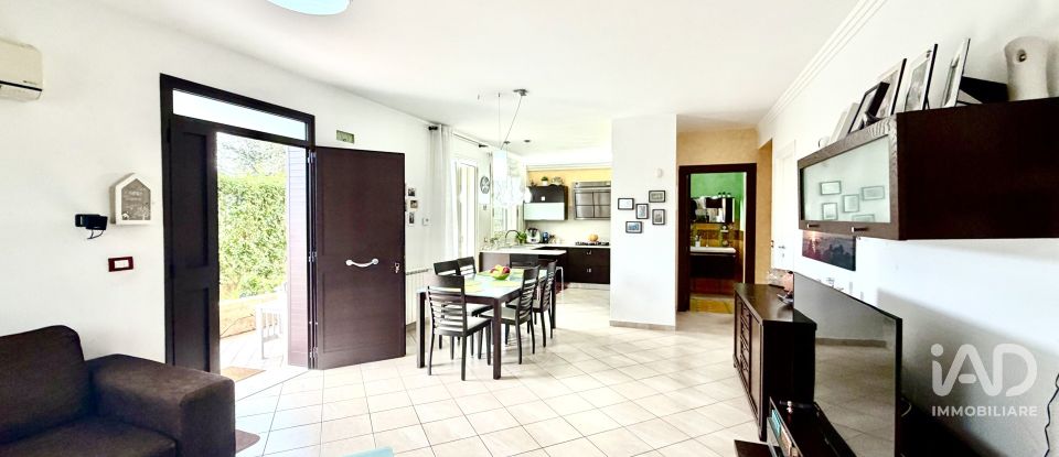 Farm 4 rooms of 140 m² in Avola (96012)