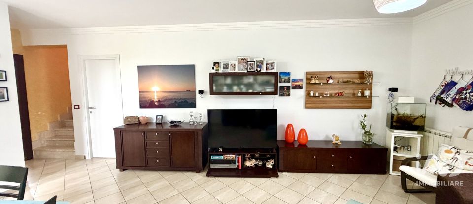 Farm 4 rooms of 140 m² in Avola (96012)