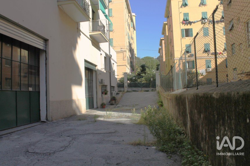 Negozio / locale commerciale di 506 m² in Genova (16159)