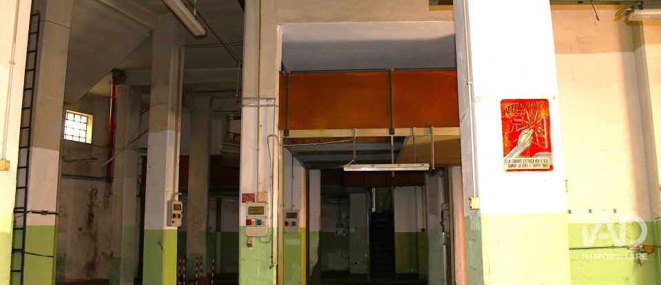 Negozio / locale commerciale di 506 m² in Genova (16159)