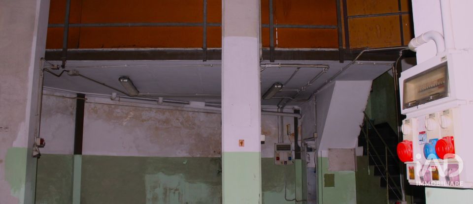 Negozio / locale commerciale di 506 m² in Genova (16159)
