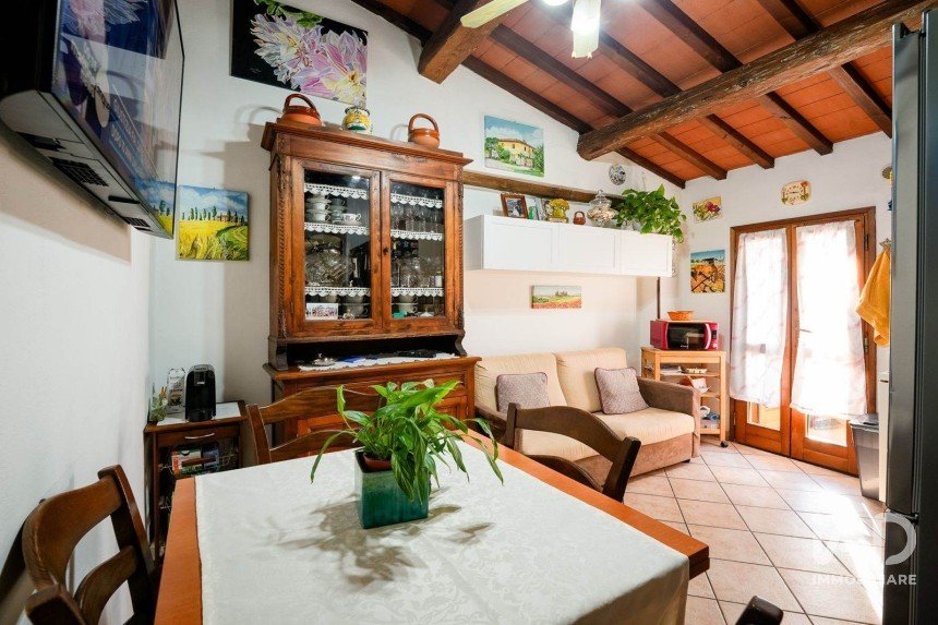 Three-room apartment of 60 m² in Carmignano (59015)