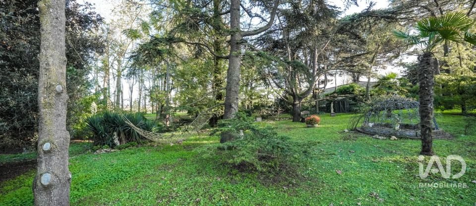 House boat 3 rooms of 183 m² in Mesola (44026)