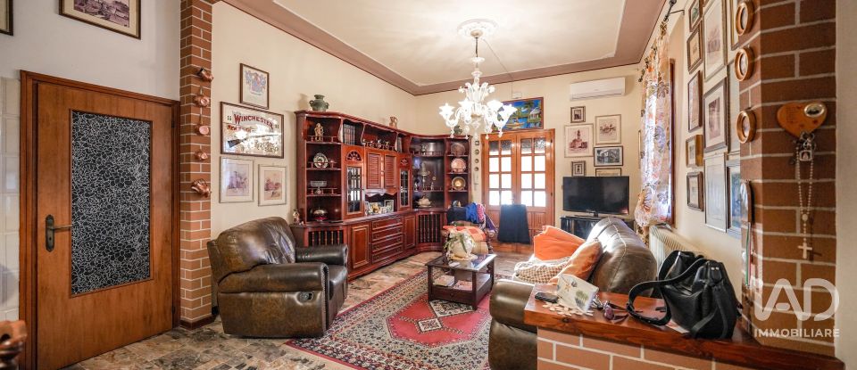 House boat 3 rooms of 183 m² in Mesola (44026)